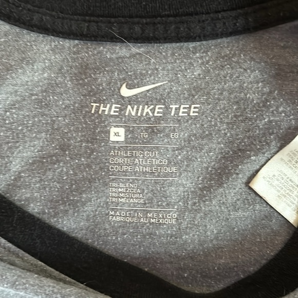 Iowa Hawkeye Nike Tee. Gray raglan t-shirt XL - Picture 5 of 5